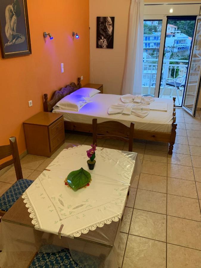 Kostas Rooms Votsi  Extérieur photo
