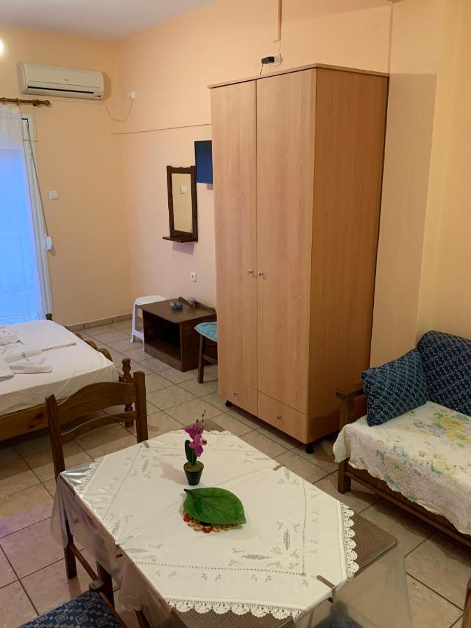 Kostas Rooms Votsi  Extérieur photo